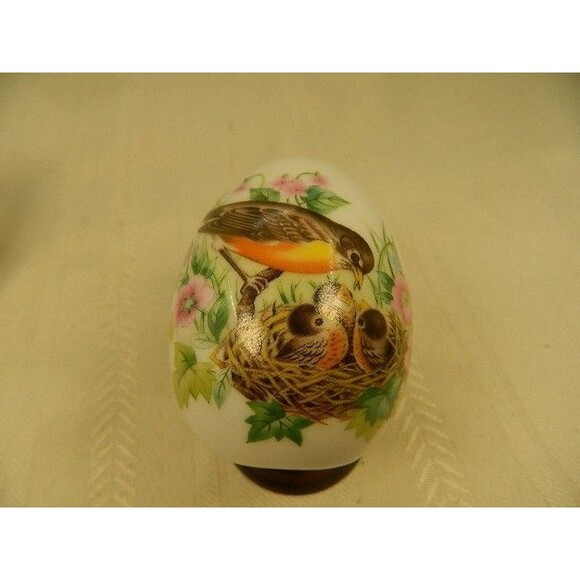 Set of Vintage Collectible Avon Four Seasons Porcelain Eggs 1984 w/ wooden stand - Picture 4 of 13